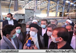 بازدید رئیس جمهور از کارخانه در حال ساخت کاغذ زاگرس فارس