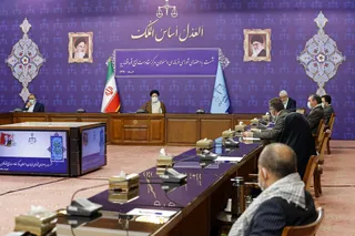 «ترور» و «تحریم» دو لبه یک قیچی هستند که دشمنان برای توقف ملت ایران در دست گرفته‌اند/ «طراحان و حامیان» ترور همان‌هایی هستند که اول «تحریم» می‌کنند و سپس با کراوات پای میز «مذاکره» آمده و همزمان در خیابان با اسلحه آدم می‌کشند
