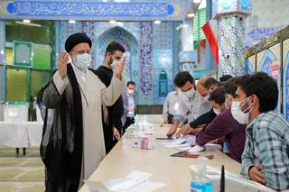 حضور رئیسی در مسجد ارشاد شهرری جهت انداختن رای خود به صندوق انتخابات