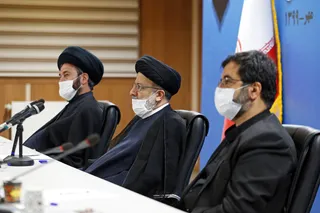 تاکید آیت‌الله رئیسی بر رسیدگی به تک‌تک نامه‌های مردم اردبیل در جریان سفر استانی