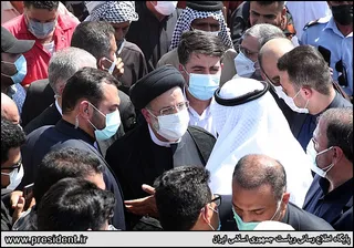 تصاویر بازدید هوایی رئیس جمهور از منطقه دشت آزادگان و هورالعظیم و حضور در میان مردم روستاهای اطراف هویزه