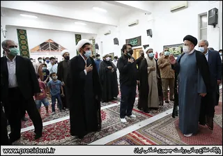 تصاویر حضور و گفتگوی رئیس جمهور با حاشیه نشینان شهر چابهار