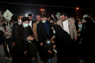 تصاویر اقامه نماز و سخنرانی در جمع نمازگزاران مسجد شهرک امام علی (ع) بندرعباس