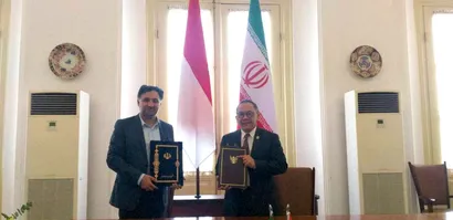 تصاویر  امضای اسناد همکاری بین ایران و اندونزی توسط وزرای دو کشور