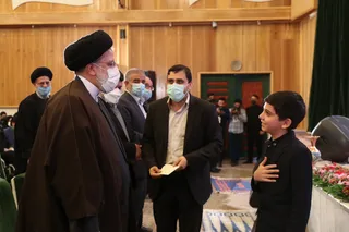 تصاویر دیدار رئیس جمهور با نخبگان ، علماء ، خانواده شهدا ، ایثارگران و جمعی از اقشار مختلف مردم