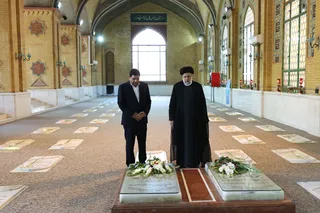 تصاویر تجدید میثاق رئیس جمهور و اعضای هیئت دولت با آرمان‌های امام راحل و شهدای انقلاب اسلامی