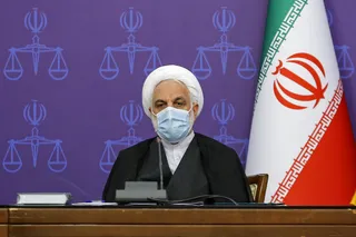 دستور رئیس دستگاه قضا به دادستان برای رسیدگی به علت صدور مجوز صادرات به افراد فاقد صلاحیت/ گره زدن تصمیم گیری‌ها به انتخابات آمریکا آدرس غلط دادن به ملت است