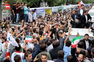 تصاویر استقبال مردمی از رئیس جمهور در مسیر ارگ تبریز