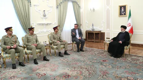 تصاویر دیدار فرمانده ارتش پاکستان با رئیس جمهور