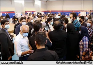 بازدید سرزده رییس جمهور از بخش کرونای بیمارستان امام خمینی و یکی از مراکز تزریق واکسن کرونا