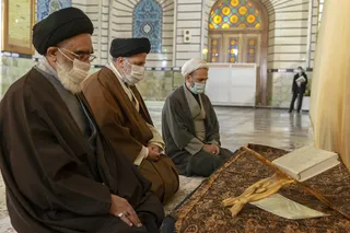 آیت‌الله رئیسی با حضور بر مزار آیت‌الله یزدی از مقام این عالم انقلابی تجلیل کرد
