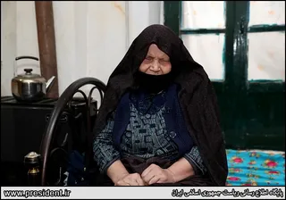 تصاویر حضور رئیس جمهور در کنار مردم شریف محله های زنجان