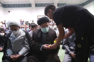 تصاویر اقامه نماز و سخنرانی در جمع نمازگزاران مسجد شهرک امام علی (ع) بندرعباس