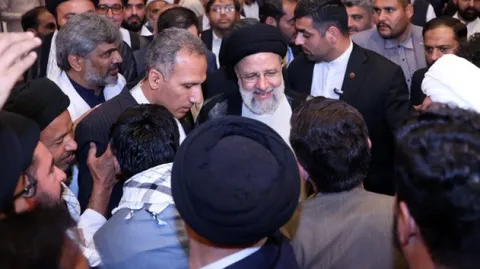 نشست صمیمی با نخبگان پاکستانی