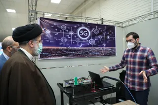 تصاویر بازدید رئیس جمهور از نمایشگاه دستاوردهای فناورانه دانشگاه صنعتی شریف