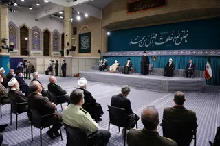 تصاویر حضور رئیس جمهور در دیدار مسئولان نظام و میهمانان کنفرانس وحدت اسلامى‌ با رهبر معظم انقلاب