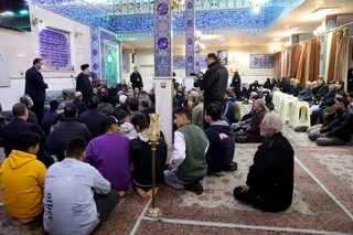 تصاویر حضور و اقامه نماز در مسجد حسین بن علی (ع) شهر ری