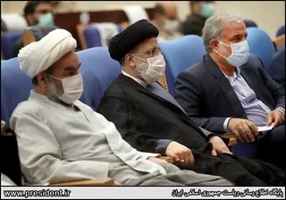 تصاویر نشست علمای شیعه و سنی، نمایندگان اقشار مختلف و مدیران شهرستان چابهار با حضور رئیس جمهور