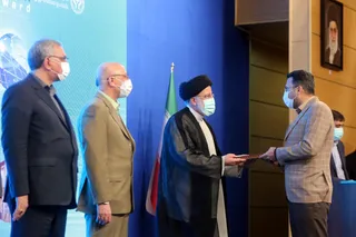 تصاویر تقدیر از برگزیدگان سی و پنجمین جشنواره بین‌المللی خوارزمی