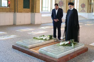 تصاویر تجدید میثاق رئیس جمهور و اعضای هیئت دولت با آرمان‌های امام راحل و شهدای انقلاب اسلامی