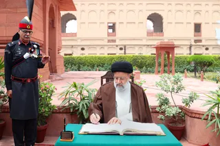حضور در آرامگاه اقبال لاهوری