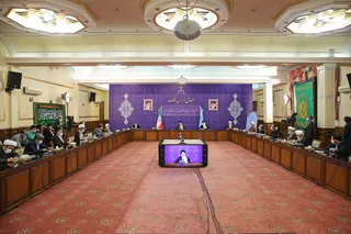 اگر آنقدر که جلسه گذاشتند تا چگونه از غرب کمک بگیرند، برای رونق تولید جلسه می‌گذاشتند، گره‌های بزرگی در کشور باز شده بود