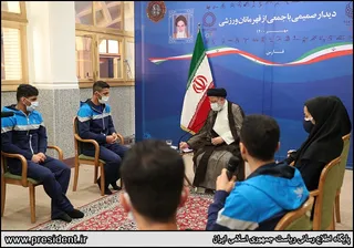 تصاویر دیدار صمیمی با جمعی از قهرمانان ورزشی
