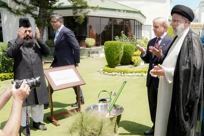 استقبال رسمی از سوی نخست وزیر پاکستان