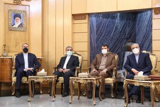 تصاویر بازگشت رئیس جمهور از سفر ترکمنستان