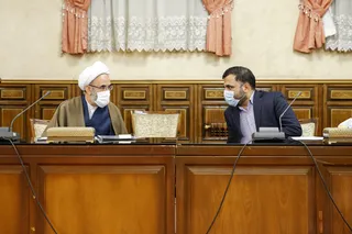 تریبون‌های عمومی باید محل امیدآفرینی و نشان از انسجام و آهنگ واحد در کشور باشد/ محل «طرح» و «حل» مسائل اختلافی، جلسات خصوصی است نه‌تریبون‌های عمومی