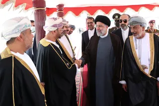 تصاویر ورود دکتر رئیسی به مسقط با استقبال سلطان عمان