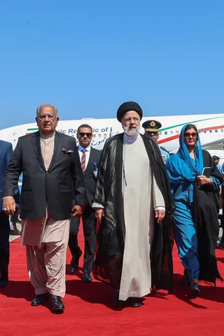 ورود رئیس جمهور به اسلام آباد