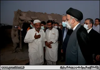 حضور و گفتگوی رئیس جمهور با حاشیه نشینان شهر چابهار