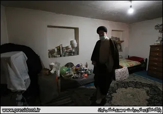 تصاویر حضور رئیس جمهور در کنار مردم شریف محله های زنجان