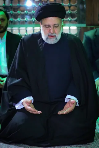 تصاویر تجدید میثاق آیت الله رئیسی و اعضای هیأت دولت با آرمان‌های امام راحل و شهدای انقلاب اسلامی