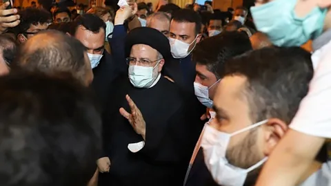 حضور سرزده رئیس جمهور در محله منبع آب اهواز