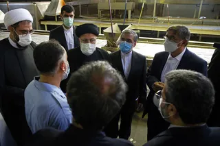 بازدید حجت‌الاسلام والمسلمین رئیسی از کارخانه صنایع غذایی کیوان