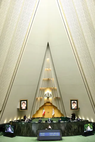 تصاویر حضور دکتر رئیسی در صحن علنی مجلس