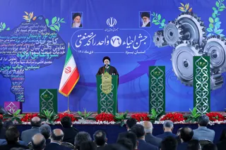 تصاویر جشن احیا ۷۶ واحد صنعتی در استان یزد و بازدید از کارخانه احیا شده رادیاتورسازی