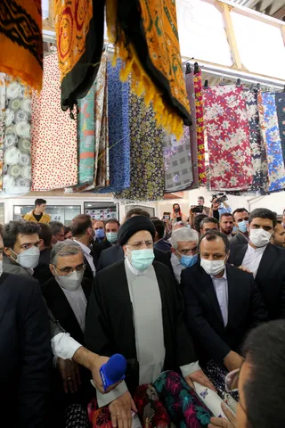 تصاویر گفتگو با مردم و کسبه در بازارچه مرزی اینچه برون