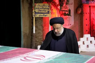 تصاویر حضور رئیس جمهور بر پیکر مرحوم نادر طالب زاده در معراج شهدا