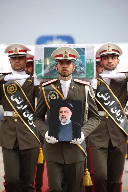 استقبال از پیکر رئیس جمهور شهید و همراهان در فرودگاه مهرآباد