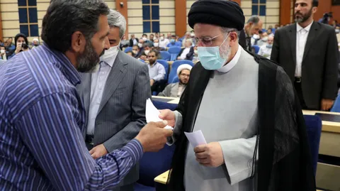 تصاویر دیدار با خانواده شهدا ، ایثارگران و نخبگان استان همدان