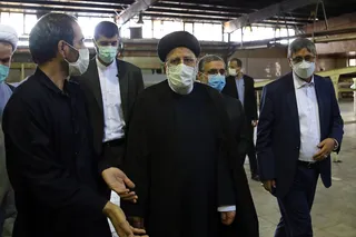 بازدید حجت‌الاسلام والمسلمین رئیسی از کارخانه صنایع غذایی کیوان