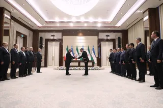 تصاویر امضای ۱۷ سند همکاری و یک بیانیه مشترک میان مقامات ایران و ازبکستان