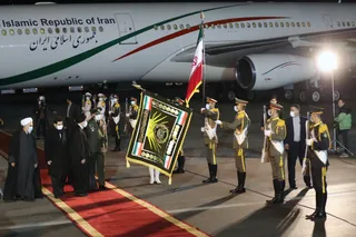 تصاویر بازگشت رییس جمهور از سفر قطر