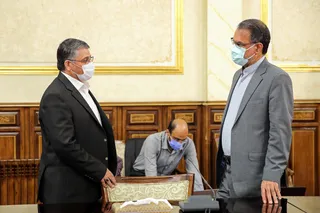 اگر آنقدر که جلسه گذاشتند تا چگونه از غرب کمک بگیرند، برای رونق تولید جلسه می‌گذاشتند، گره‌های بزرگی در کشور باز شده بود