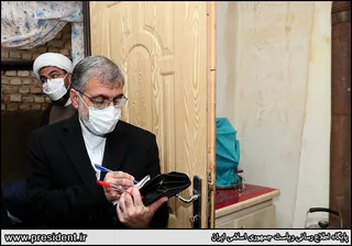 تصاویر حضور رئیس جمهور در کنار مردم شریف محله های زنجان