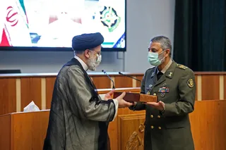 ویژگی ارتش ما این است که ارتش ولایی است؛ این ارتش مردم را باور دارد و مردم هم به ارتش اعتماد دارند