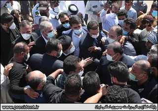 تصاویر بازدید هوایی رئیس جمهور از منطقه دشت آزادگان و هورالعظیم و حضور در میان مردم روستاهای اطراف هویزه
